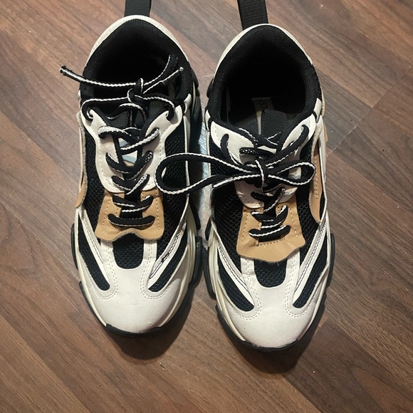 Other - Steve Madden Men's Athletic Sneakers Colorblock Lace Up Black White Beige